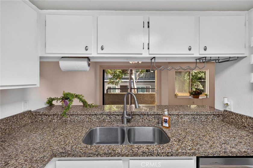 Welcome to this desirable single-level home featuring 2 bedrooms - photo 12