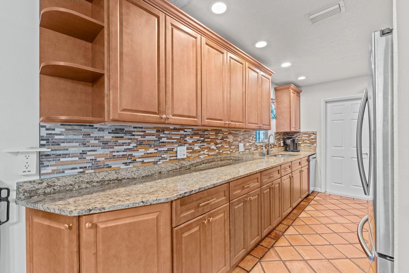 Spacious 4 bedroom, 2 bathroom home, with garage and a versatile - photo 13