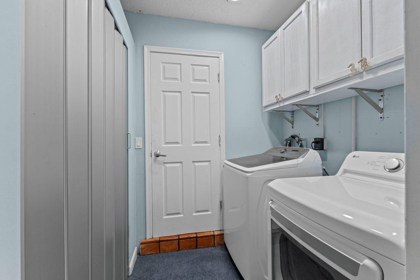 Spacious 4 bedroom, 2 bathroom home, with garage and a versatile - photo 14
