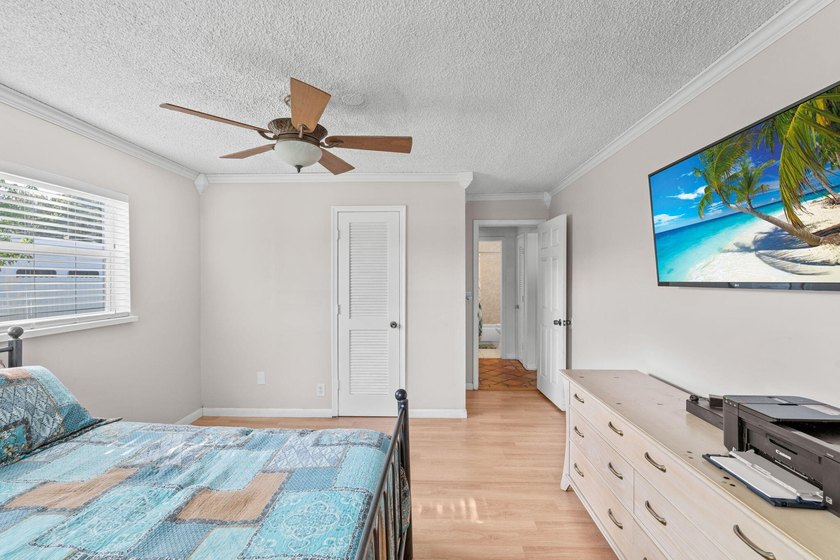 Spacious 4 bedroom, 2 bathroom home, with garage and a versatile - photo 21