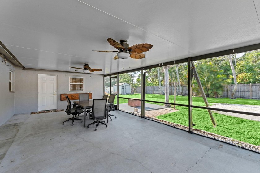 Spacious 4 bedroom, 2 bathroom home, with garage and a versatile - photo 29