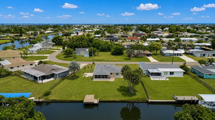 Beautifully Renovated Waterfront Home with Direct Canal Access - - photo 2