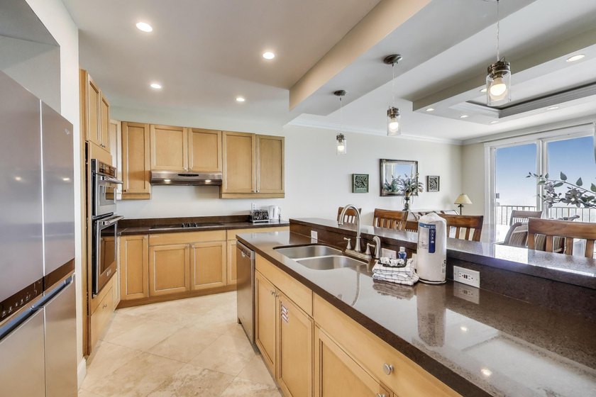 Rare gem--an over 2,200 square foot 3/3 penthouse condo in the - photo 12