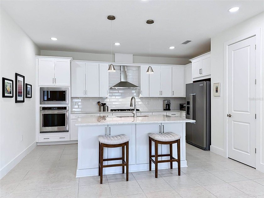 Luxury finishes, exceptional storm protection, outstanding - photo 12
