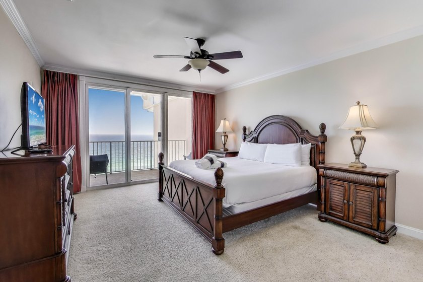 Rare gem--an over 2,200 square foot 3/3 penthouse condo in the - photo 13