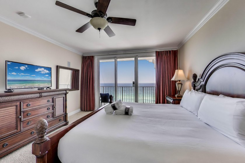 Rare gem--an over 2,200 square foot 3/3 penthouse condo in the - photo 14