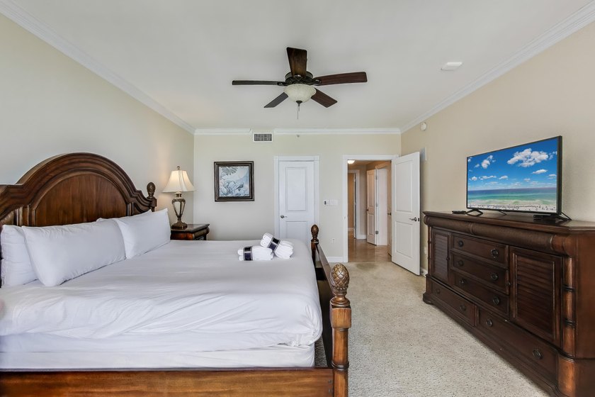 Rare gem--an over 2,200 square foot 3/3 penthouse condo in the - photo 15