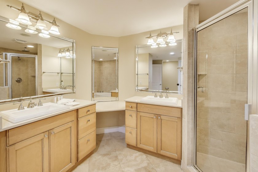 Rare gem--an over 2,200 square foot 3/3 penthouse condo in the - photo 17