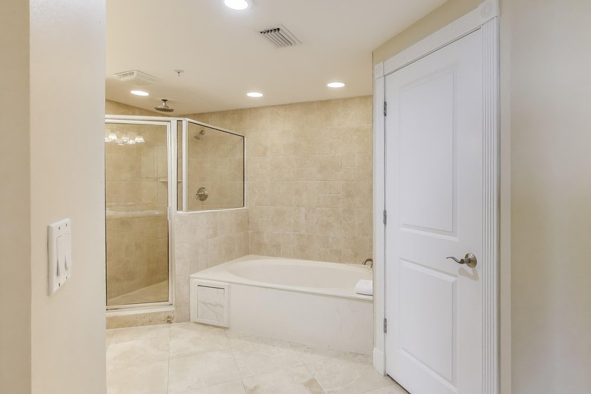 Rare gem--an over 2,200 square foot 3/3 penthouse condo in the - photo 18