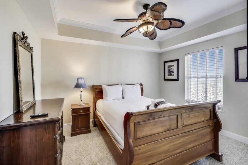 Rare gem--an over 2,200 square foot 3/3 penthouse condo in the - photo 23