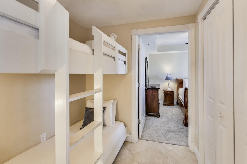 Rare gem--an over 2,200 square foot 3/3 penthouse condo in the - photo 26