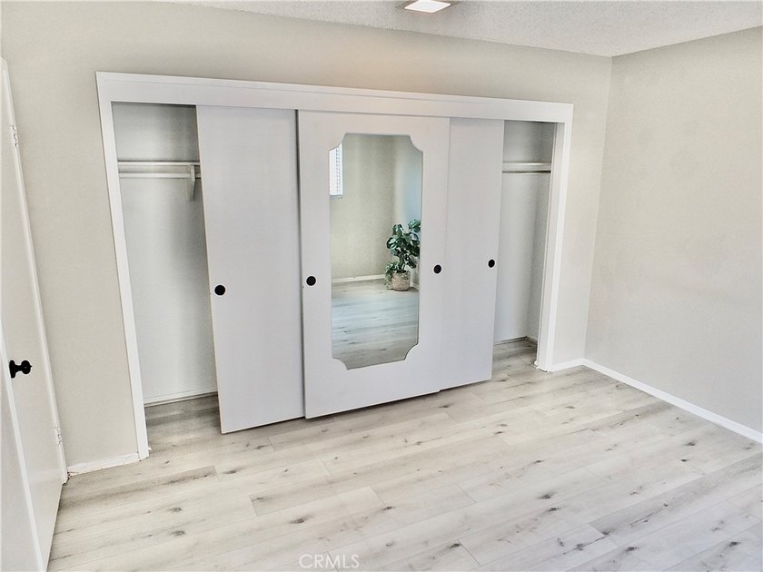 545 Chestnut Avenue unit 203 in Lincoln Park Towers a sunny and - photo 7