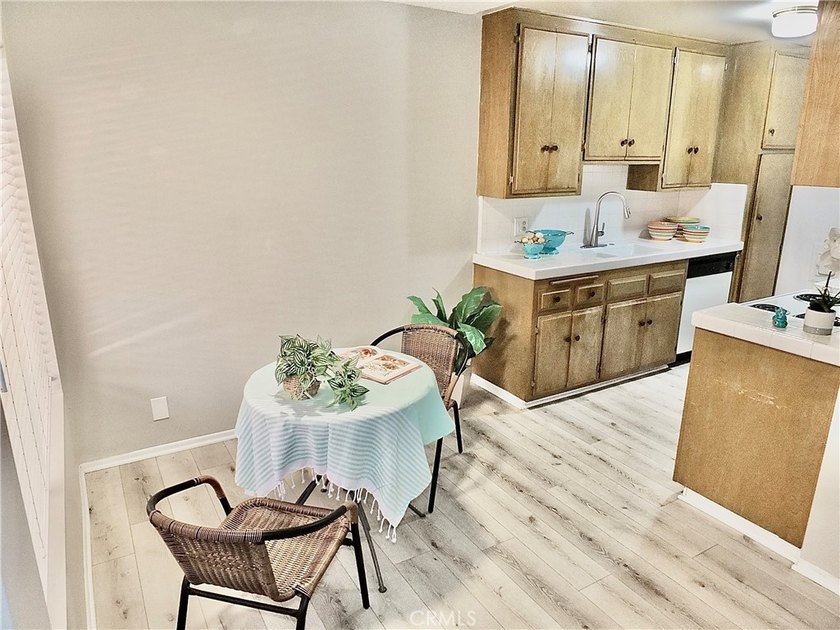 545 Chestnut Avenue unit 203 in Lincoln Park Towers a sunny and - photo 9