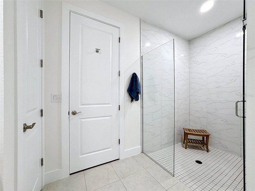 Luxury finishes, exceptional storm protection, outstanding - photo 29
