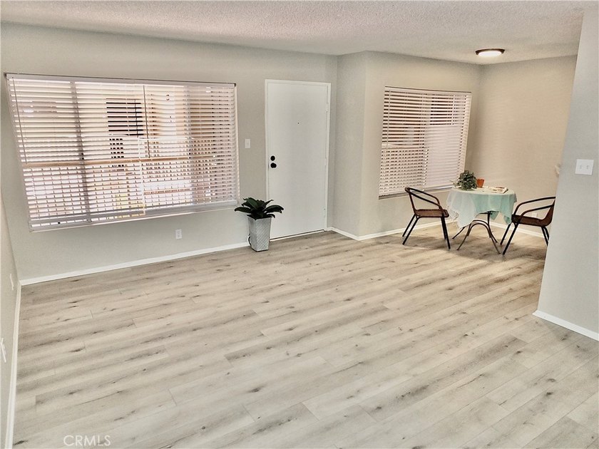 545 Chestnut Avenue unit 203 in Lincoln Park Towers a sunny and - photo 10
