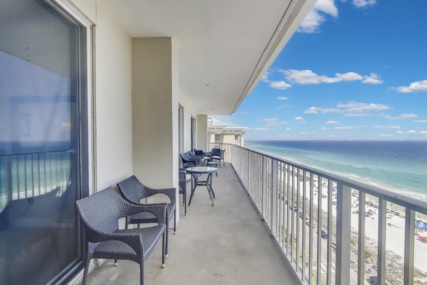 Rare gem--an over 2,200 square foot 3/3 penthouse condo in the - photo 33