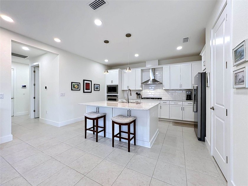 Luxury finishes, exceptional storm protection, outstanding - photo 33