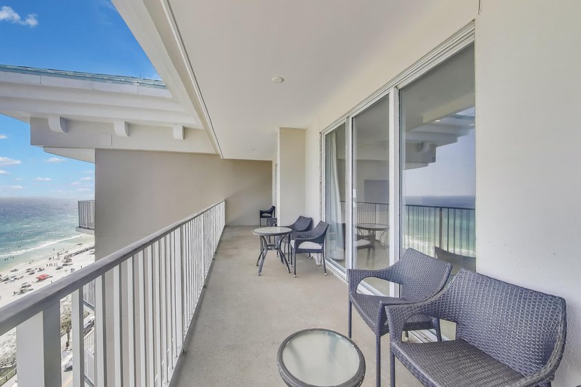 Rare gem--an over 2,200 square foot 3/3 penthouse condo in the - photo 35