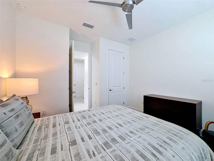 Luxury finishes, exceptional storm protection, outstanding - photo 37