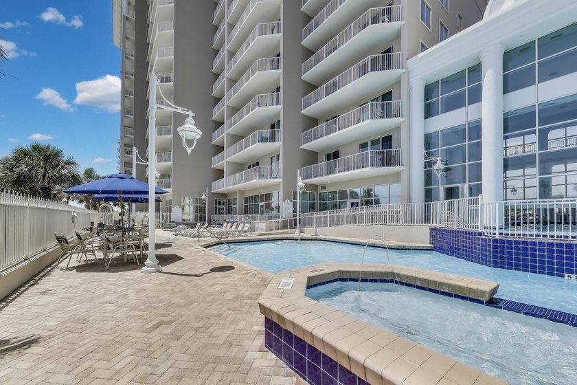 Rare gem--an over 2,200 square foot 3/3 penthouse condo in the - photo 40