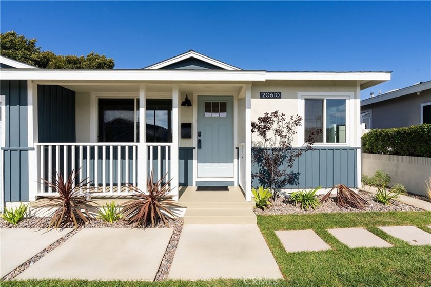 ***PRO PHOTOS COMING SOON*** Beautifully RENOVATED 3-bedroom - photo 4
