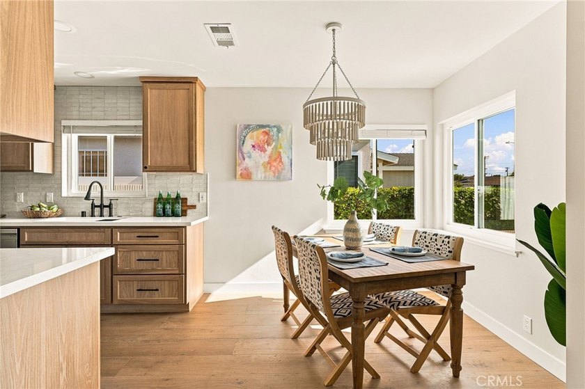 ***PRO PHOTOS COMING SOON*** Beautifully RENOVATED 3-bedroom - photo 9