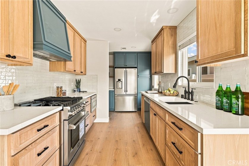 ***PRO PHOTOS COMING SOON*** Beautifully RENOVATED 3-bedroom - photo 10