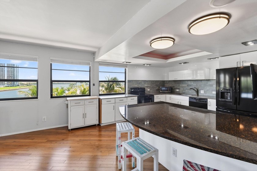 Rarely available 3rd-floor corner residence in the most sought - photo 10