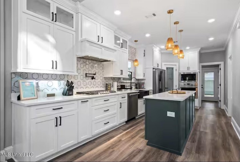 Extra, Extra Fabulous! This stunning 5-bedroom, 3-bath home is - photo 10