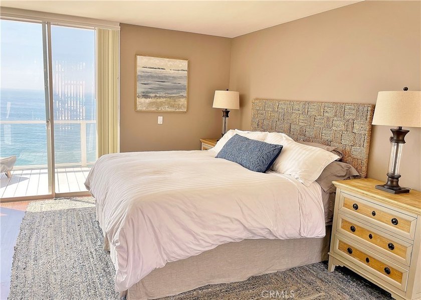 Oceanfront bluff top home in South Laguna's desirable Three Arch - photo 8