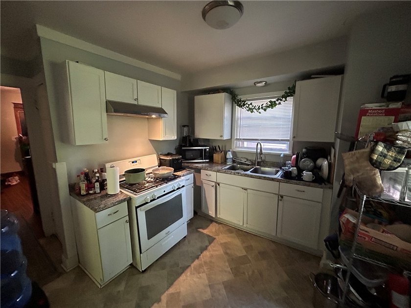 Investment Opportunity! Tenant-occupied 3-bedroom, 1-bath home - photo 11
