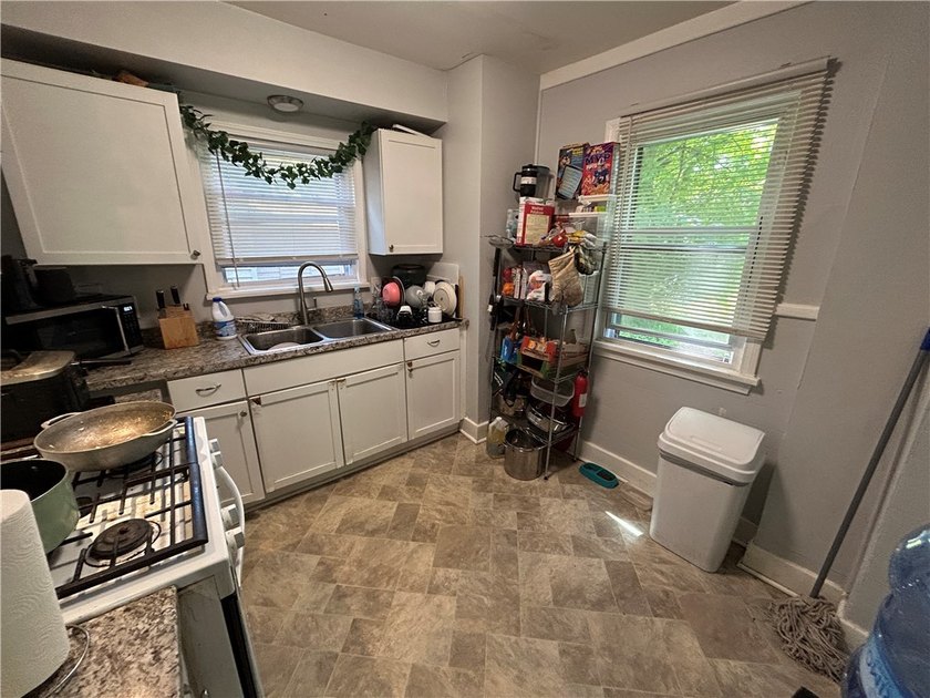Investment Opportunity! Tenant-occupied 3-bedroom, 1-bath home - photo 15