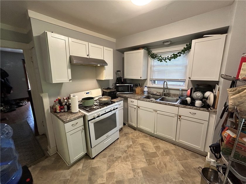 Investment Opportunity! Tenant-occupied 3-bedroom, 1-bath home - photo 16