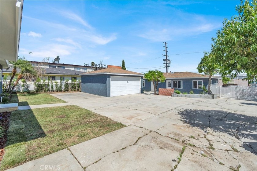 Properties like this rarely hit the market-only one duplex has - photo 16
