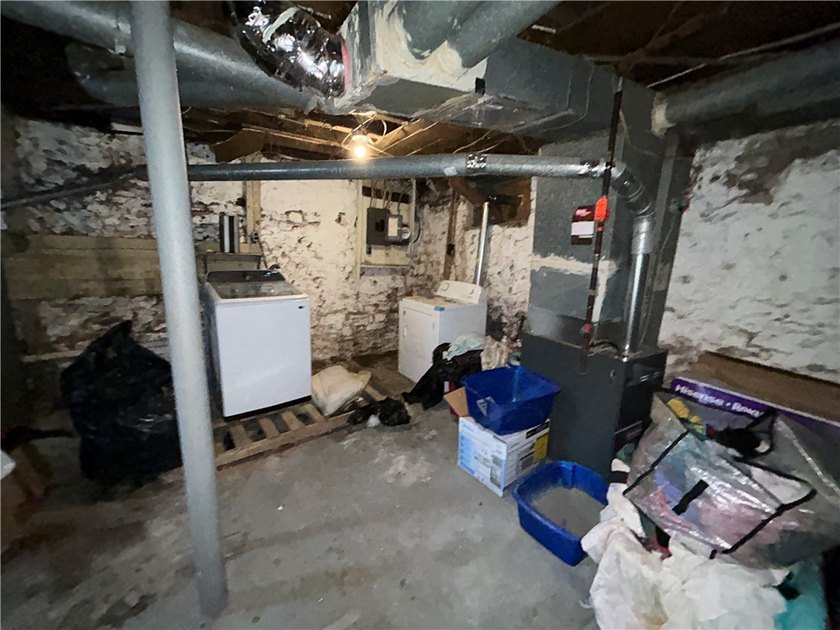 Investment Opportunity! Tenant-occupied 3-bedroom, 1-bath home - photo 25