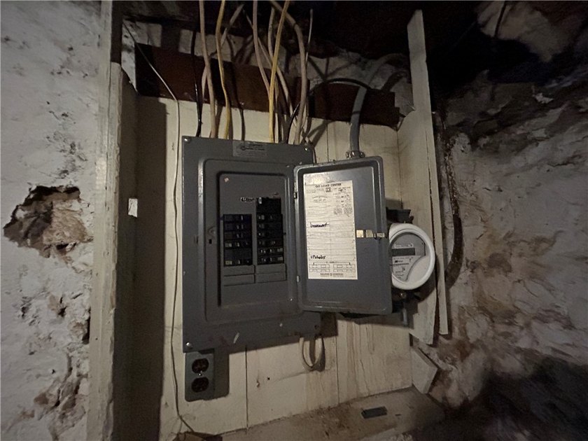 Investment Opportunity! Tenant-occupied 3-bedroom, 1-bath home - photo 26
