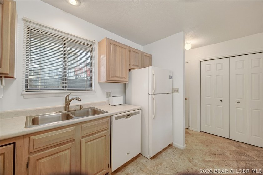 Prime Osage Beach Lakefront Opportunity! This furnished - photo 11