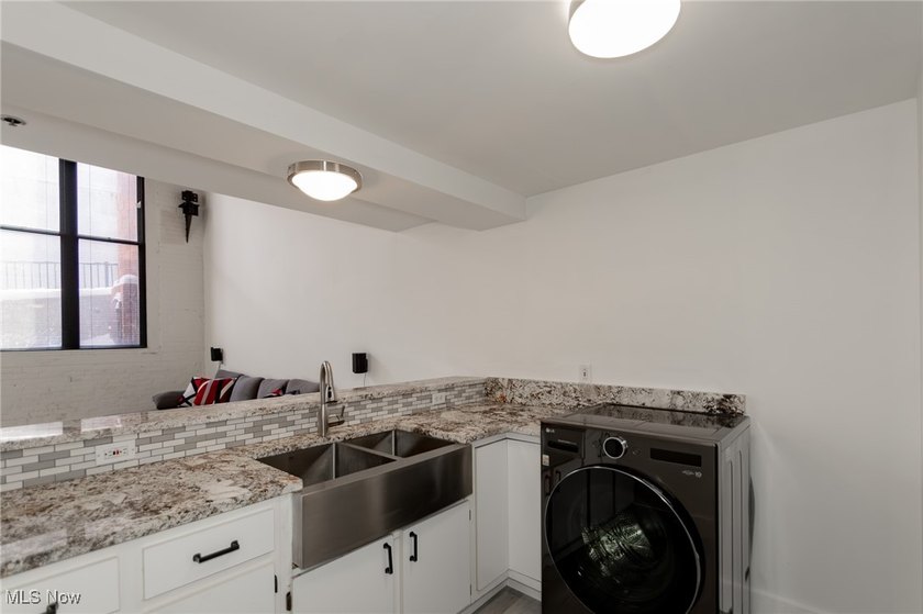 Welcome to downtown living at its best in this stylish 1-bedroom - photo 11