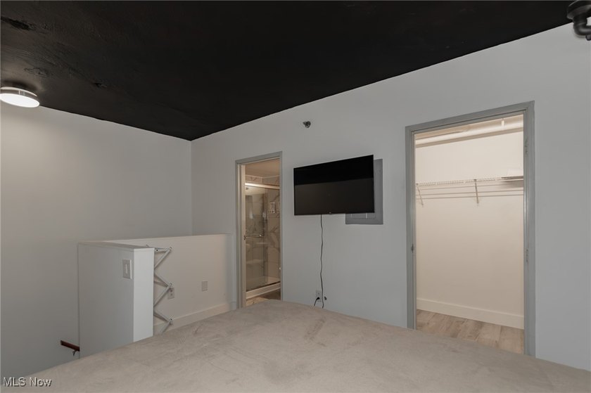 Welcome to downtown living at its best in this stylish 1-bedroom - photo 16