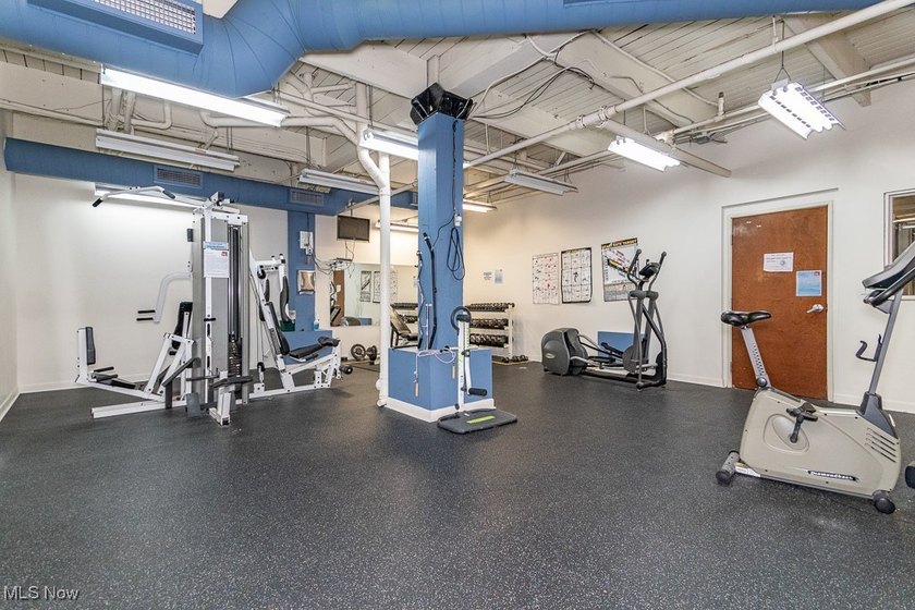 Welcome to downtown living at its best in this stylish 1-bedroom - photo 29