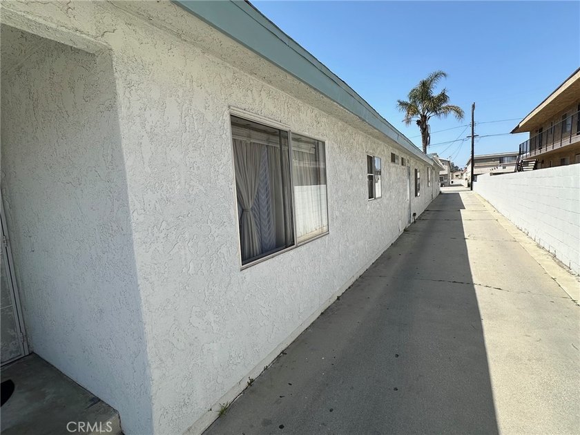 Excellent Opportunity to Own a Duplex in Torrance with a great - photo 3