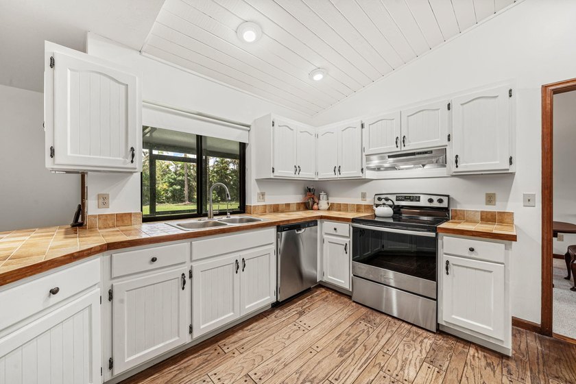 Discover the charm and character of this custom-built cedar home - photo 3