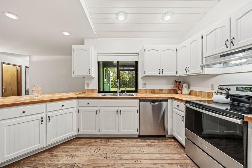 Discover the charm and character of this custom-built cedar home - photo 5
