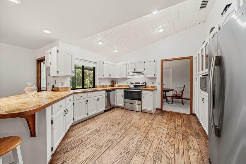 Discover the charm and character of this custom-built cedar home - photo 6