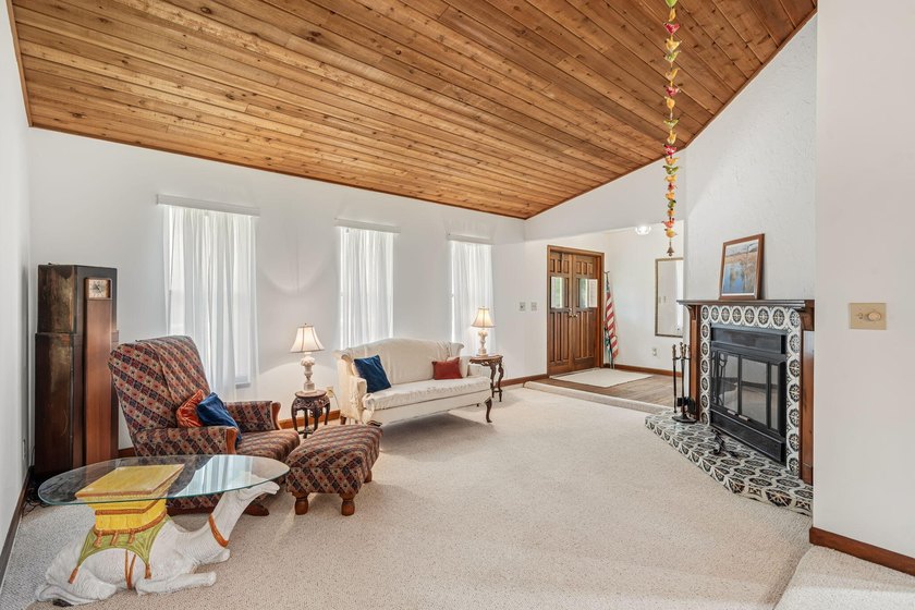 Discover the charm and character of this custom-built cedar home - photo 8