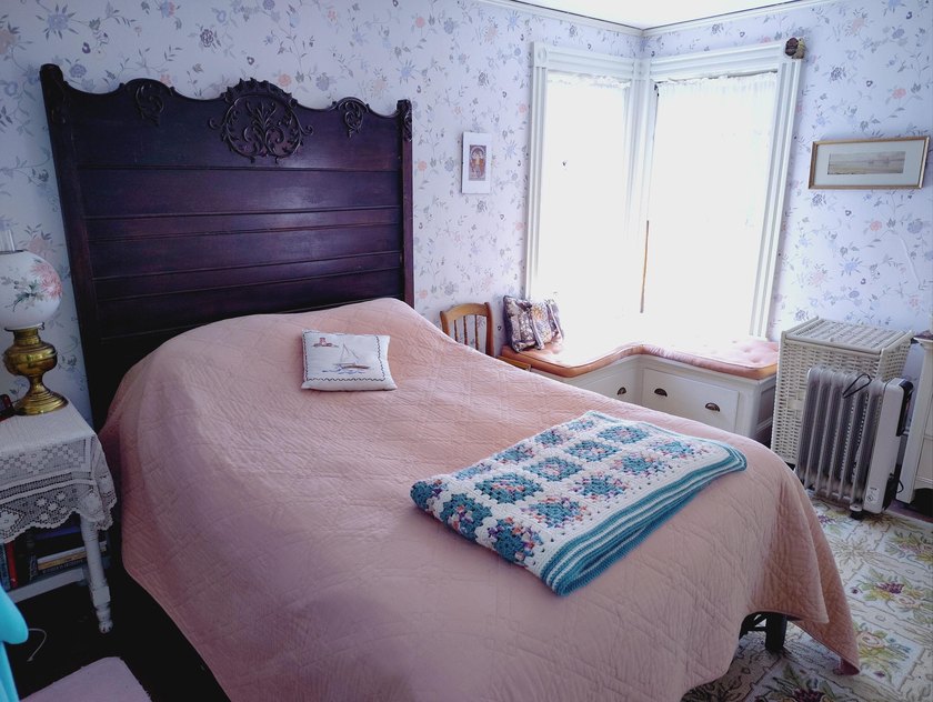 * MAINESTAY* A staely Victorian home located in the heart of - photo 22