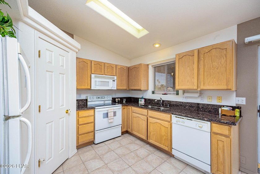 Welcome to this pristine 3BR/2BA home located on a quiet street - photo 7