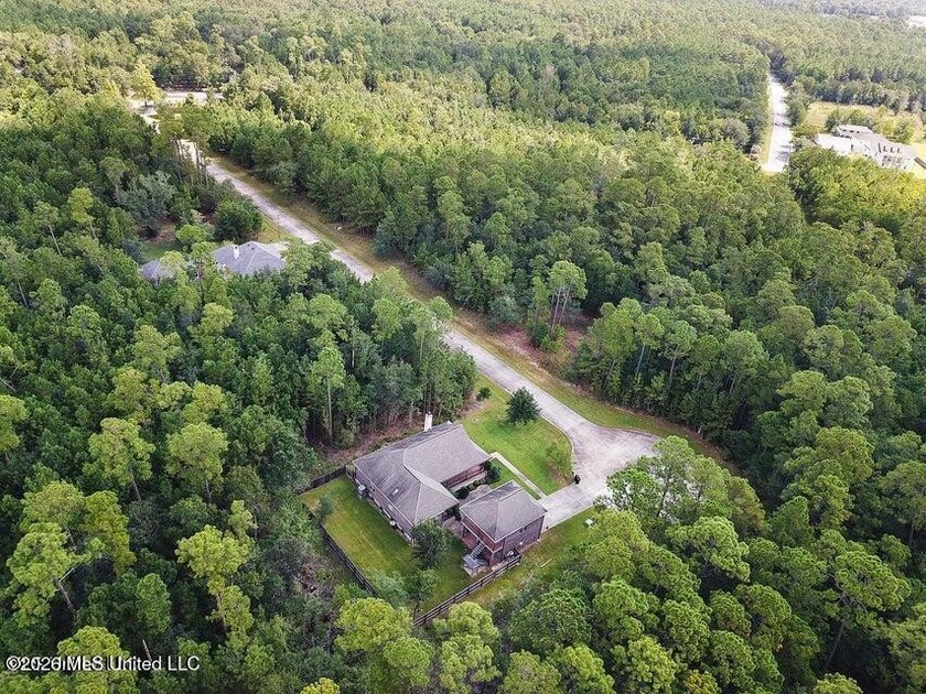 Great gated community within minutes by golf cart or car to - photo 4