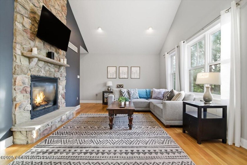 Welcome to your fully furnished, turn-key mountain-lake getaway - photo 2