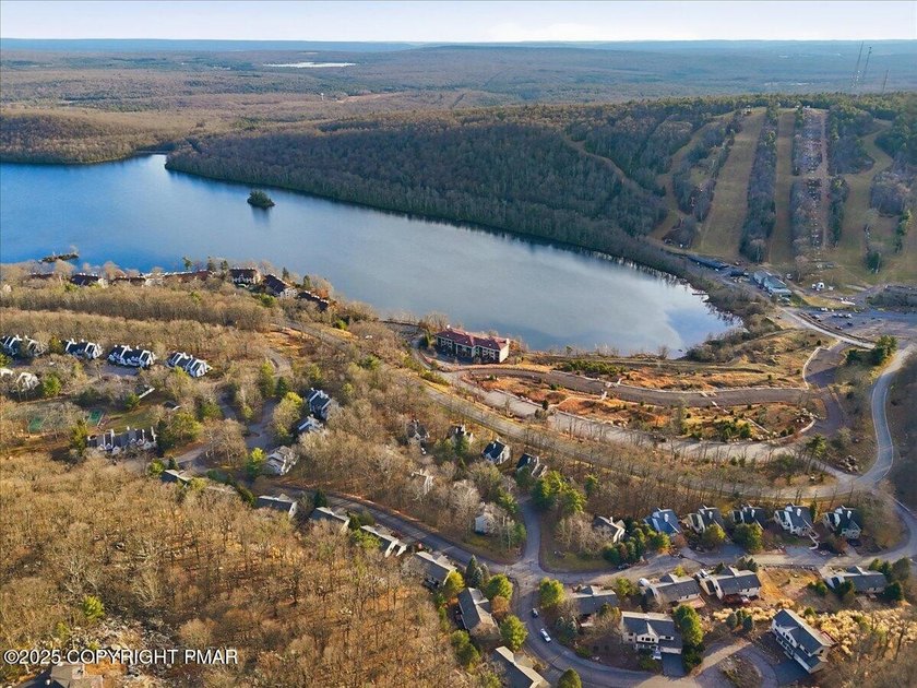 Welcome to your fully furnished, turn-key mountain-lake getaway - photo 3